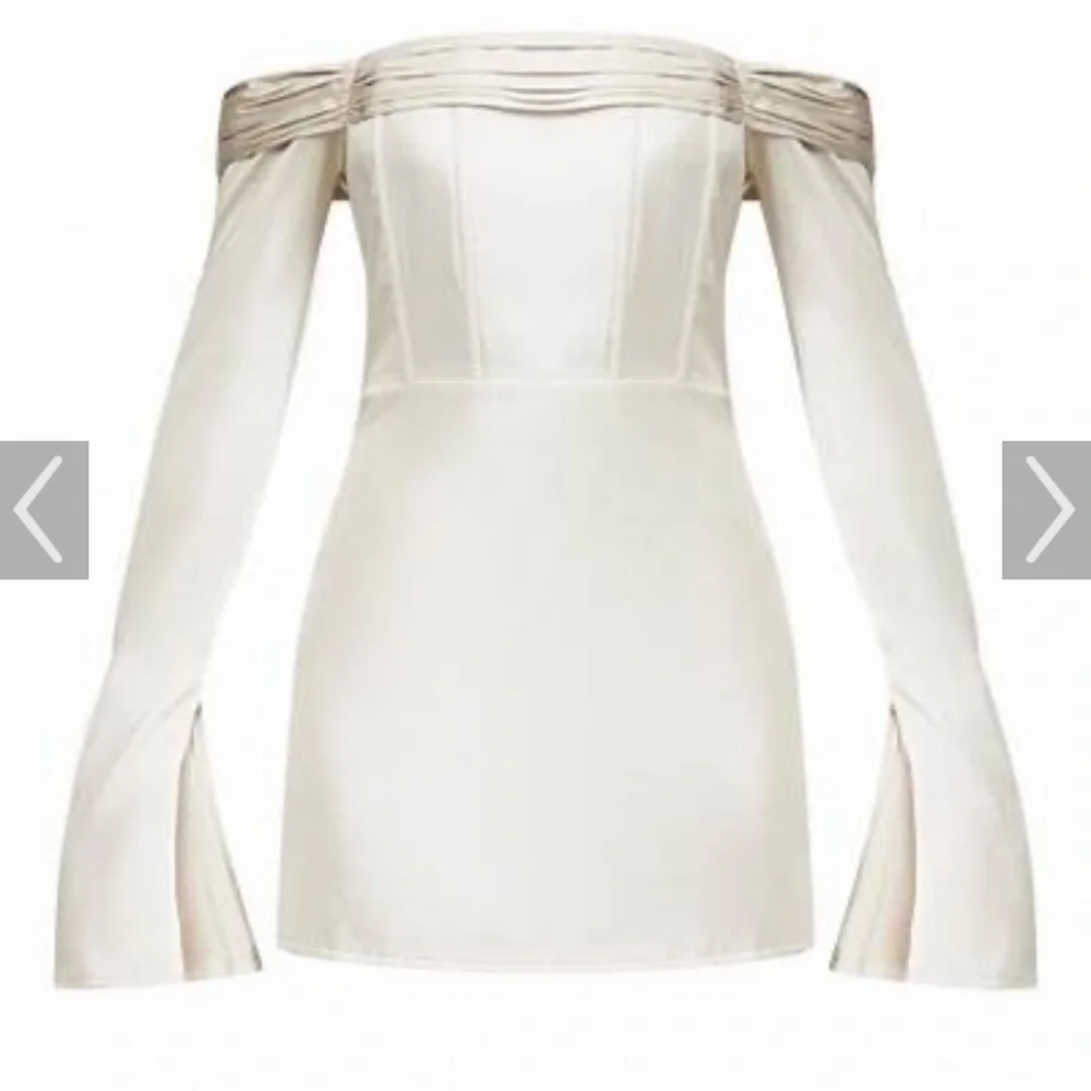Pretty little thing Champagne pleat detail Bardot flared sleeve shift dress‎ 4